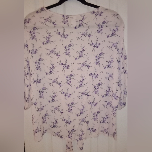 Pretty Blouse - Picture 2 of 2